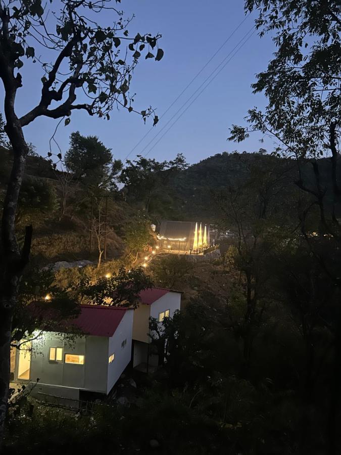 The Alchemist House Hotel Rishikesh Bagian luar foto